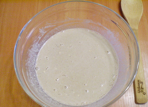 1. Этап. Блины гречневые без дрожжей: Оставшимся молоком доводим тесто до нужно консистенции, как на обычные блины.