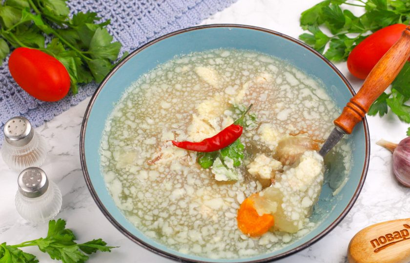 1. Этап. Холодец на костях: Если хотите подать порционно, нарежьте холодец ломтиками. Приятного вам аппетита!