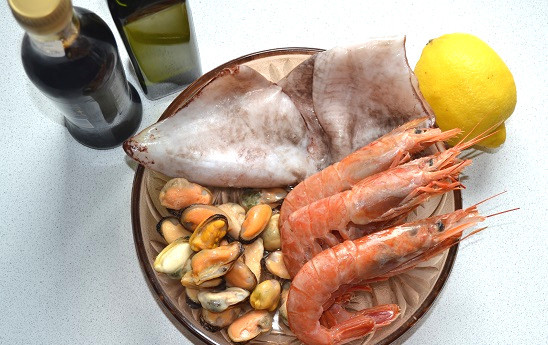 1. Этап. Морепродукты на мангале: Подготовьте ингредиенты.