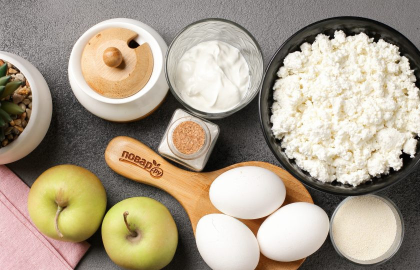 1. Этап. Запеканка с яблоками в мультиварке: Подготовьте все ингредиенты.