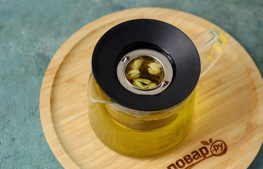 1. Этап. Чай с шафраном: Залейте содержимое кипятком и оставьте на 5-10 минут.