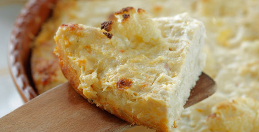 1. Этап. Суфле из курицы с грибами: 6. Запекаем, пока верх пирога не зарумянится. Температура духовки - 180 градусов.