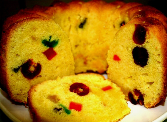 1. Этап. Кекс весенний: Перекладываем тесто в смазанную маслом и присыпанную мукой форму, ставим его в тепло. Там оно должно постоять и подняться. Через час-полтора ставим его выпекаться в духовке при температуре 180 градусов (40 минут). Когда вы увидите сверху аппетитную корочку, сразу доставайте и накрывайте полотенцем кекс, чтобы не заветрился. Подавайте с чаем и горячим молоком.