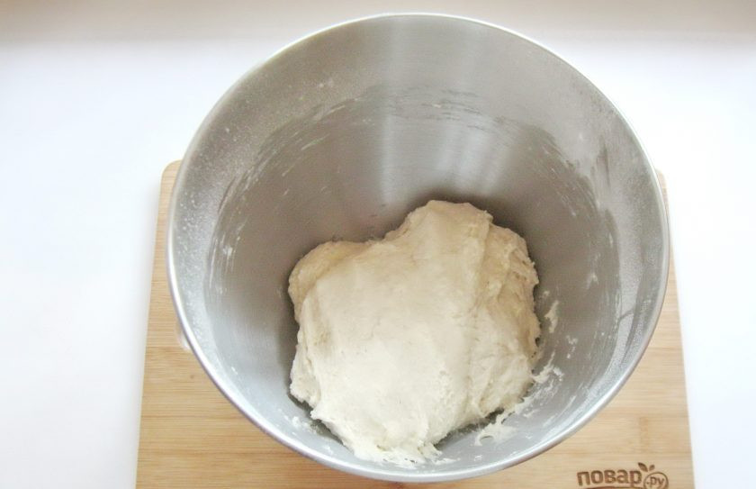 1. Этап. Саратовский калач: Замесите тесто.