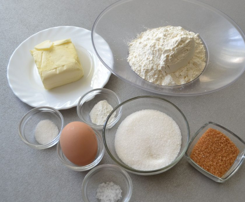 1. Этап. Бретонское песочное тесто: Подготовьте ингредиенты.