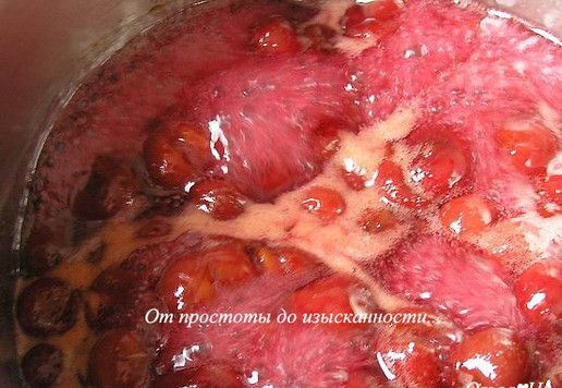 1. Этап. Открытый пирог с вишней: Доведите до кипения, постоянно помешивая, варите пару минут, снимите с огня.