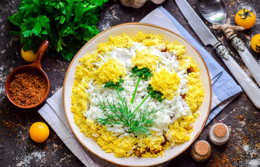 1. Этап. Салат Одуванчик с рыбными консервами: Приятного аппетита!