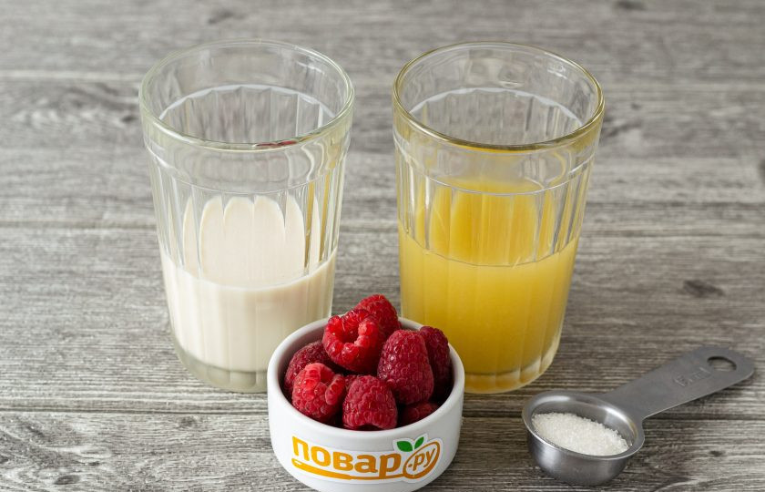 1. Этап. Малиновый шейк: Подготовьте все ингредиенты.