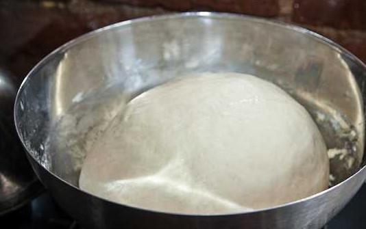 1. Этап. Королевские ватрушки с творогом: 5. Тесто должно хорошо подойти и увеличиться в размере в 2.5-3 раза.