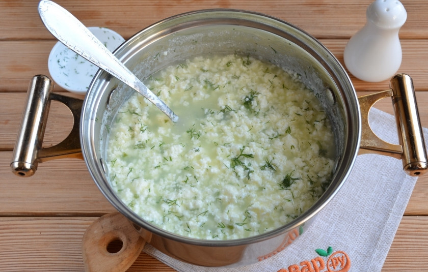 1. Этап. Домашний сыр из молока и сметаны: Минут 10 дайте ему постоять.