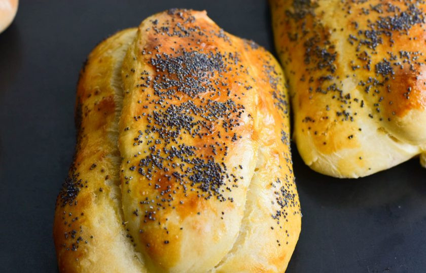 1. Этап. Булка Черкизовская: Отправьте булки в разогретую до 190 градусов духовку на 30 минут.