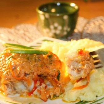 Минтай с зажаркой под соусом