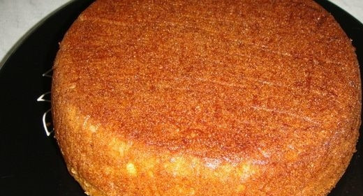 1. Этап. Выпечка с морковью: Выпекайте бисквит при 150 градусах в течение 40-50 минут в духовом шкафу.