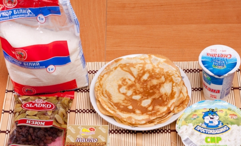 1. Этап. Блины на молоке с творогом: Даем им немного остыть, пока занимаемся начинкой.