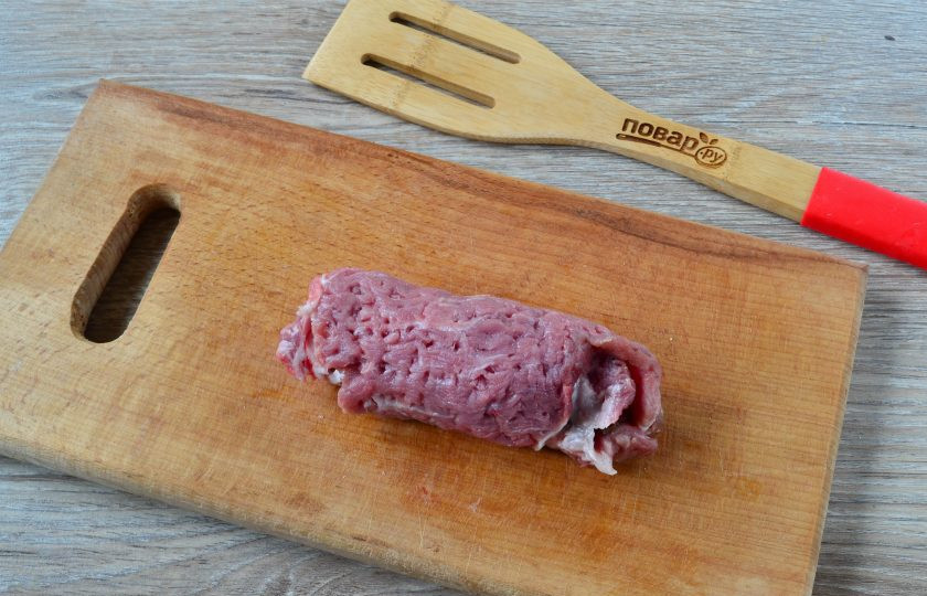 1. Этап. Мясные рулетики с печенью: В общем-то рулетики распадаться не должны, если ломтики мяса были достаточно большими.