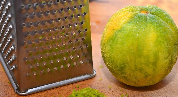 1. Этап. Итальянский кулич: Цедру натереть на терке.