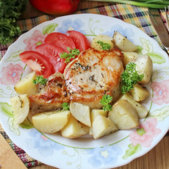 Свиная корейка с картофелем в духовке