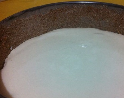 1. Этап. Творожник классический: 8. Залейте сверху заливу и выпекайте в духовке 30-40 минут. Степень готовности проверьте зубочисткой, если она сухая, то творожник готов. Далее его можно порезать на кусочки присыпать сахарной пудрой. Приятного аппетита!