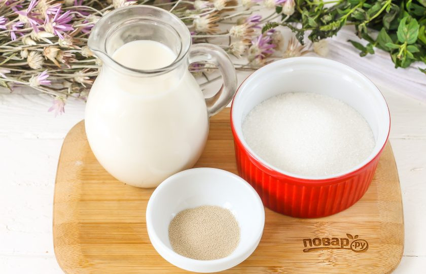 1. Этап. Молочный квас: Подготовьте указанные ингредиенты. Молоко выбирайте любой жирности и любого сорта, но качественное, не порошковое!