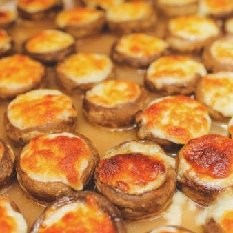 Шампиньоны с сулугуни