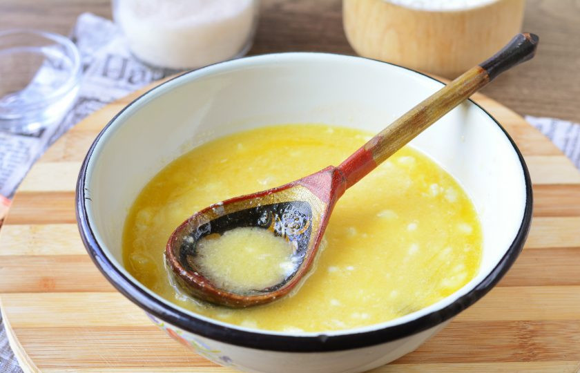 1. Этап. Кекс с творожным сыром: Тщательно перемешайте масляно-творожную массу.