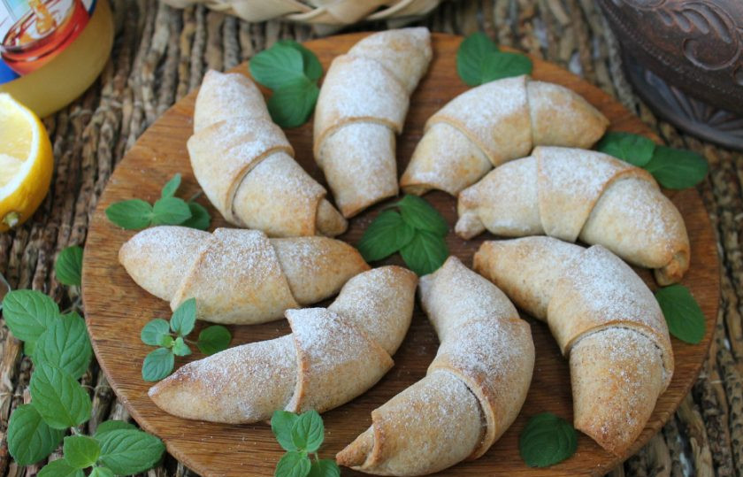 1. Этап. Постные круассаны: Постные круассаны готовы. Посыпаем их сахарной пудрой и подаем к столу. Угощайтесь!