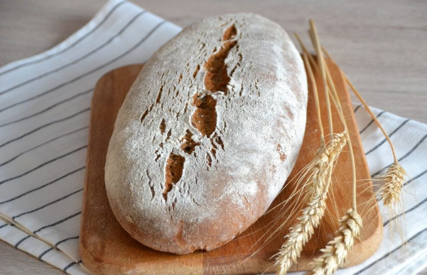 1. Этап. Ржаной заварной хлеб на закваске: Подавайте хлеб к столу полностью остывшим. Хлеб получился красивым, ароматным и очень вкусным!