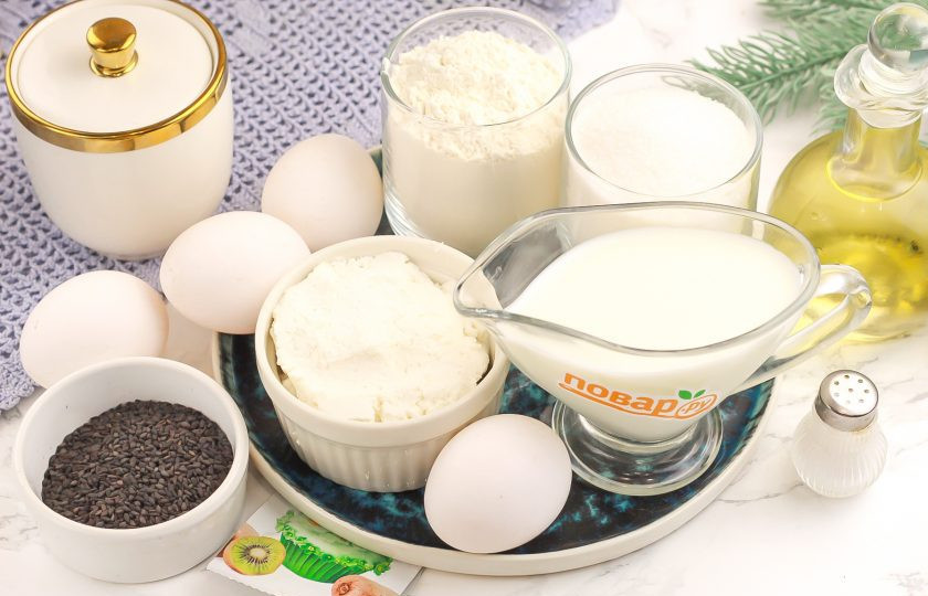 1. Этап. Торт Змея на Новый год: Подготовьте указанные продукты. Сливки выбирайте кондитерские или жирностью не менее 33%. Краситель — зеленый пищевой.