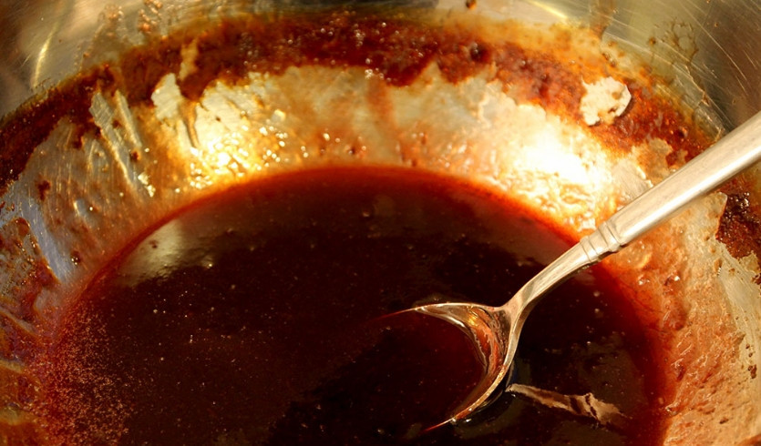 1. Этап. Бекмес из винограда: 3. Кипятим 3-4 минуты, затем опять протираем через сито варенье и дальше уварим на водяной бане.