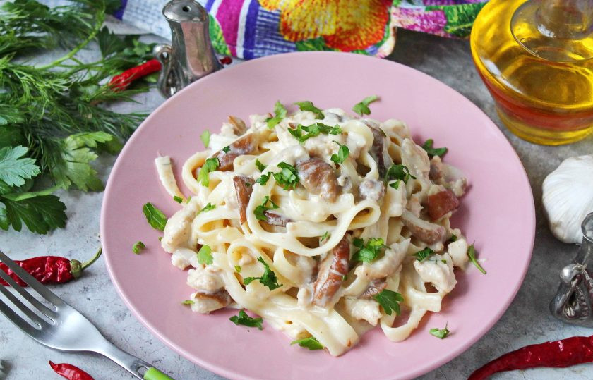 1. Этап. Паста с фаршем и белыми грибами: Паста с фаршем и белыми грибами готова. Приятного аппетита!