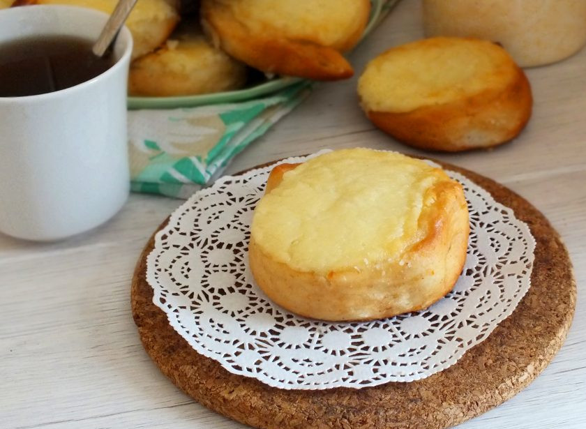 1. Этап. Булочки Даллас: Готовые булочки снимите с противня теплыми. При желании смажьте разведенным водой джемом. Подавайте к любимым напиткам. Приятного аппетита!