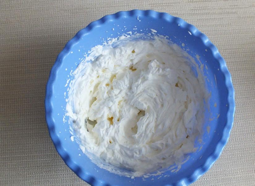 1. Этап. Корзиночки со взбитыми сливками: Взбитые сливки должны хорошо держать форму.