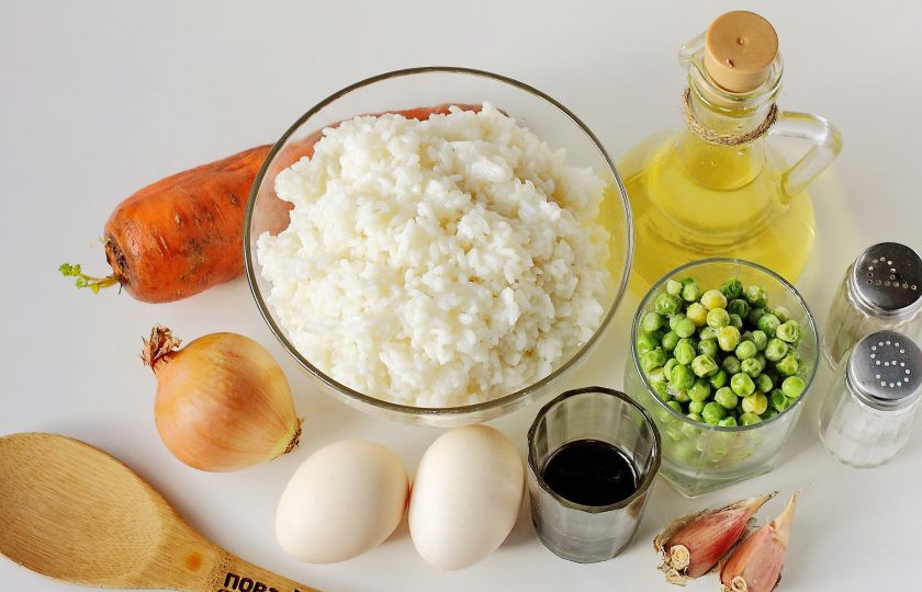 1. Этап. Жареный рис с яйцом: Подготовьте все ингредиенты.