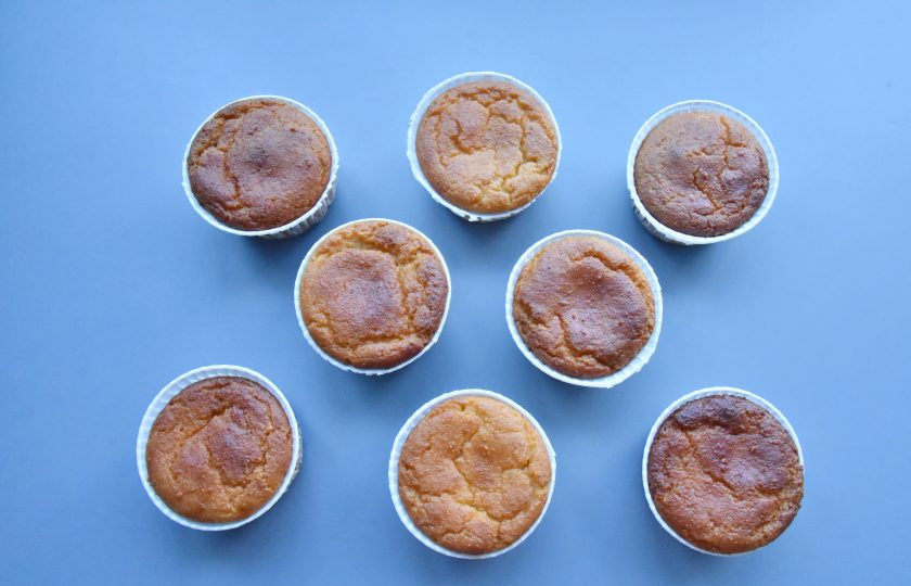 1. Этап. ПП капкейки: Выпекайте капкейки в духовке, разогретой до 170 градусов в течение 35 минут. Готовность изделий проверьте деревянной лучинкой.