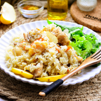 Плов с курицей и айвой