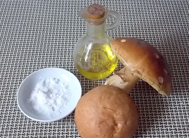 1. Этап. Жареные лесные грибы на зиму: Подготовьте все необходимые ингредиенты.