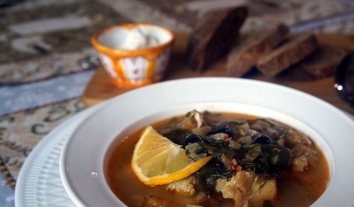 1. Этап. Солянка рыбная «Эксклюзив»: …а можно со сметаной, лимончиком и маслинами. Приятного аппетита!