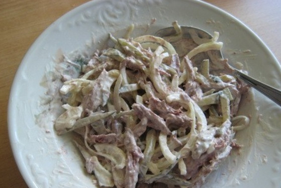 1. Этап. Салат Лист папоротника: 6. Тщательно перемешайте и отправьте в холодильник на 20-30 минут. Приятного аппетита!