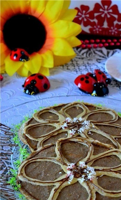 1. Stage. Pancakes with chocolate almond cream: Smear whole pancakes with the cooled cream and decorate the openwork ones on top. Enjoy your tea time!