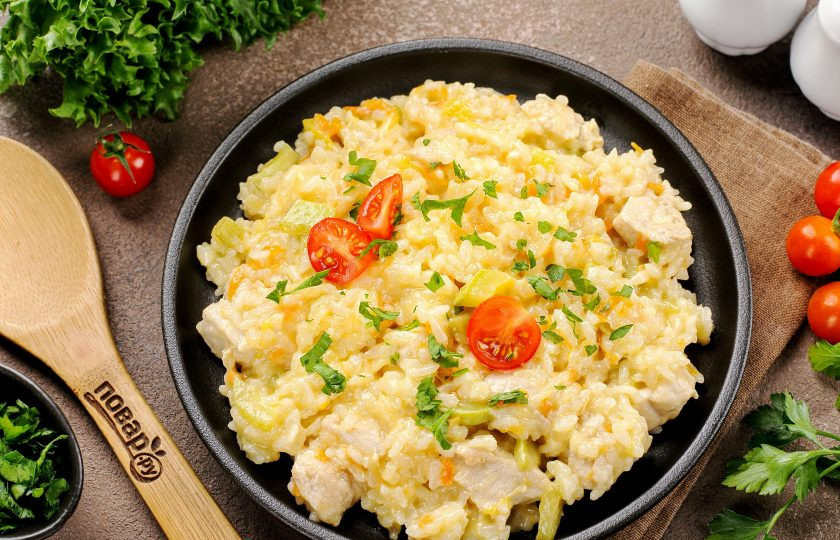 1. Этап. Ризотто с кабачками и курицей: Получается, ну очень вкусно! Приятного вам аппетита!