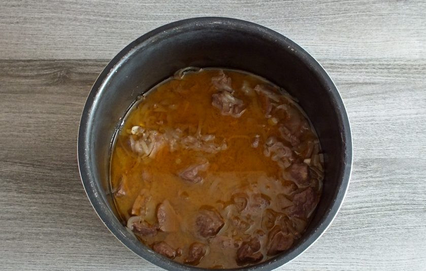 1. Этап. Говядина по-кремлевски в мультиварке: Перемешайте содержимое чаши. Выставите режим 