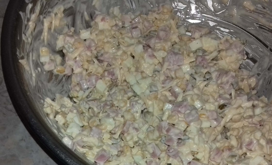 1. Этап. Салат Незабываемая нежность: Перемешиваем.