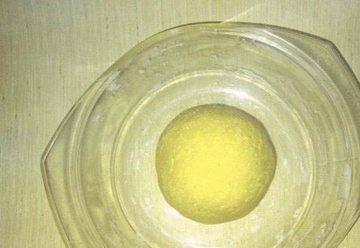 1. Этап. Чечевично-злаковые лепёшки с зеленью: Затем замесите тёплое тесто руками.