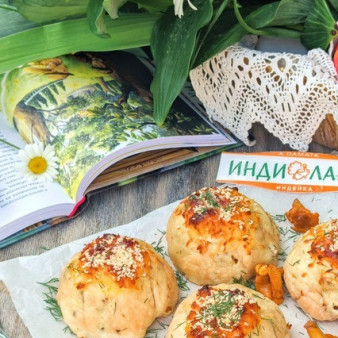 Бомбочки из индейки с лисичками