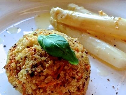 1. Этап. Морковные котлеты без яиц: 5. Минут через 20-25 морковные котлеты без яиц в домашних условиях будут готовы. Подавать к столу их можно с любимым соусом. Приятного аппетита!