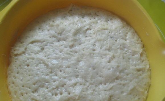 1. Этап. Булочки облитые халвой: Готовое тесто разделите на 12 частей.