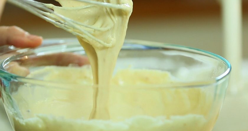 1. Этап. Панкейки с йогуртом: 3. Теперь замешайте жидкое однородное тесто.