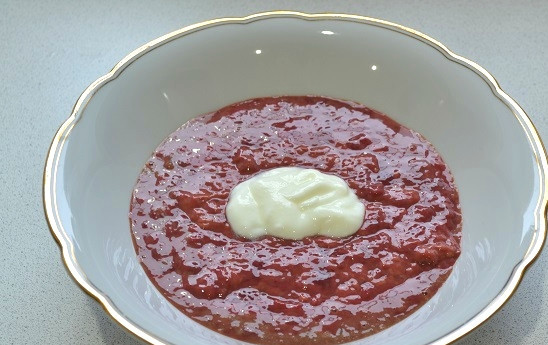 1. Этап. Закуска из печени: 3. Добавьте немного молока или йогурта.