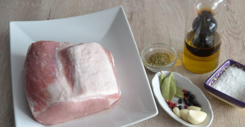 1. Этап. Свиной карбонат в рукаве в духовке: Подготовьте ингредиенты.