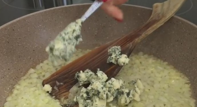 1. Этап. Сырный соус Дор Блю: 4. Сыр 